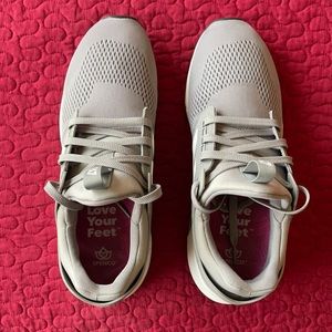 New Balance Men’s Tennis Shoes Minimal Wear